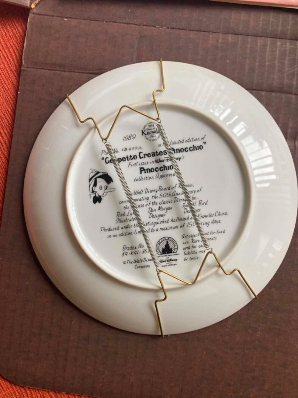 Brand New Edwin M Knowles "Geppetto Creates Pinocchio" Collector's Plate w/COA - Picture 4 of 6